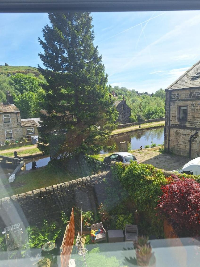 Todmorden Bed & Breakfast - The Toothless Mog Walsden Esterno foto