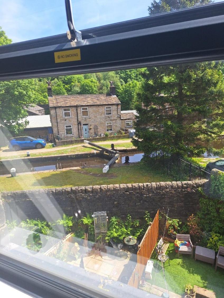 Todmorden Bed & Breakfast - The Toothless Mog Walsden Esterno foto