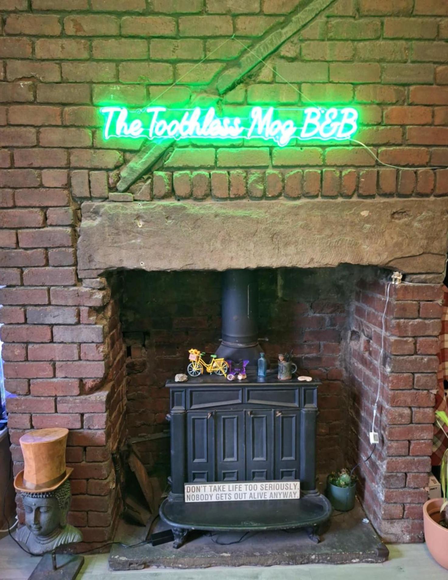 Todmorden Bed & Breakfast - The Toothless Mog Walsden Esterno foto